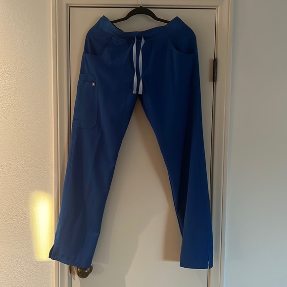 Figs Pants - FIGS, Kade Cargo Scrub Pants, size medium/ tall